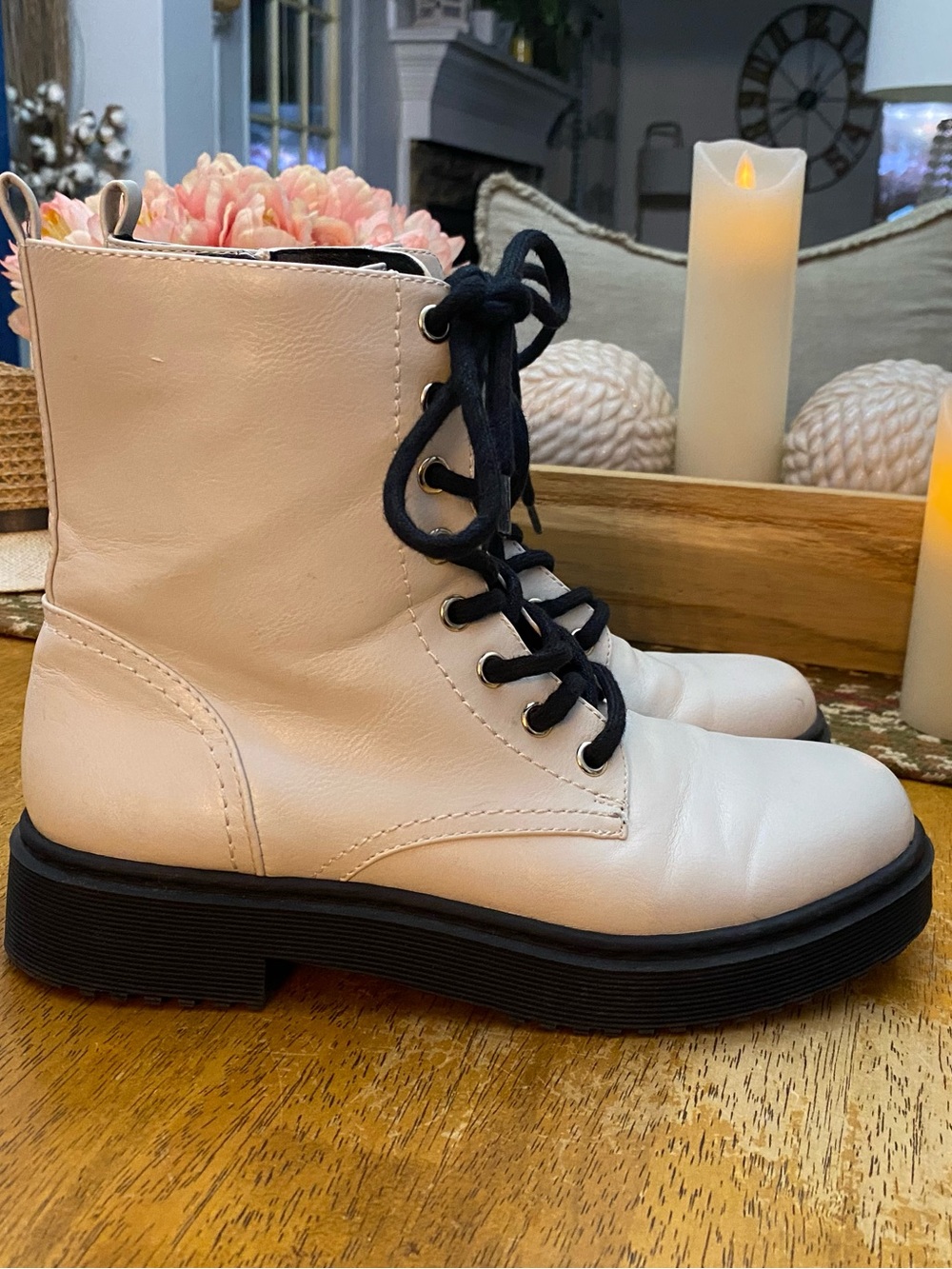 Ladies XAppeal "Amara" white faux-leather combat boots with Lug Siles.  Size 7.5